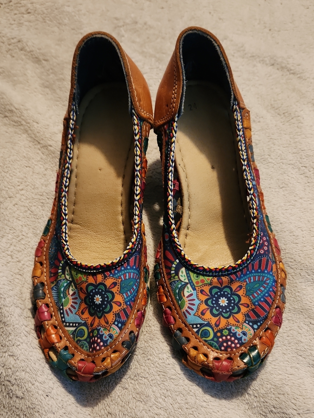 Colorful Floral Leather-Trim Women’s Flats traditional Mexican sandals Huarache